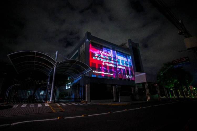 Projeções são feitas no prédio da Enel Ceará