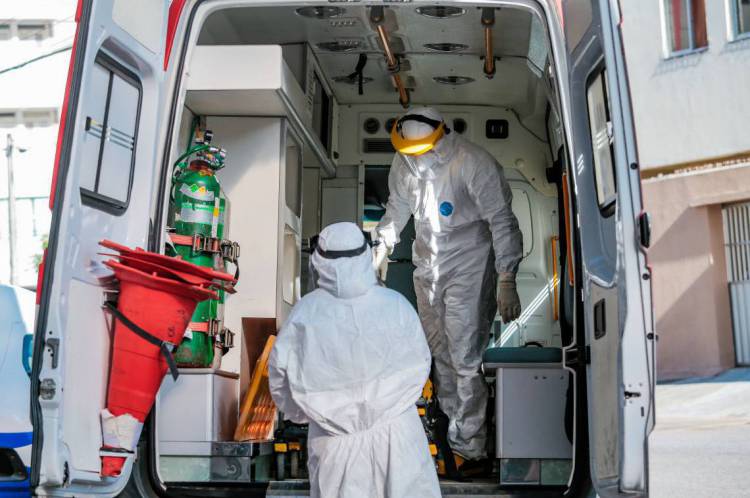 Movimentação em frente ao hospital Leonardo da VInci, instalado para atender pacientes de Covid-19