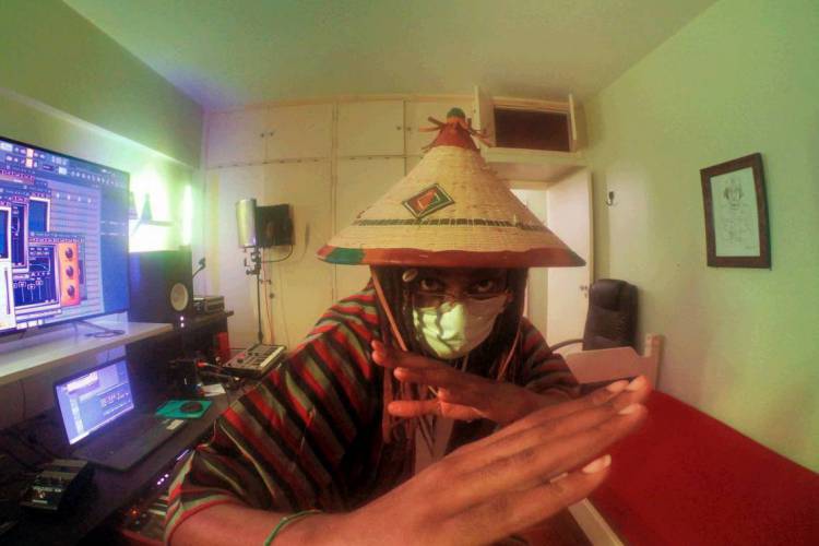 Rincon Sapiência interpretou, produziu, arranjou, gravou e divulgou o novo single 