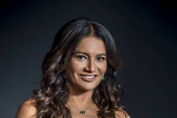 Dira Paes está na reprise de Fina Estampa, exibida na Globo em 2011. Ela é Celeste, mãe de Solange