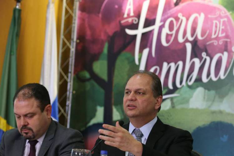 Francisco Figueiredo (à esquerda), ao lado do ex-ministro Ricardo Barros, que o indicou ao cargo