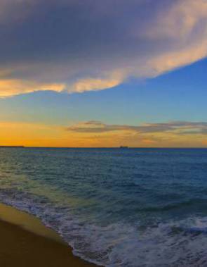 Praia de Iracema vazia em dias de isolamento social rígido, o lockdown