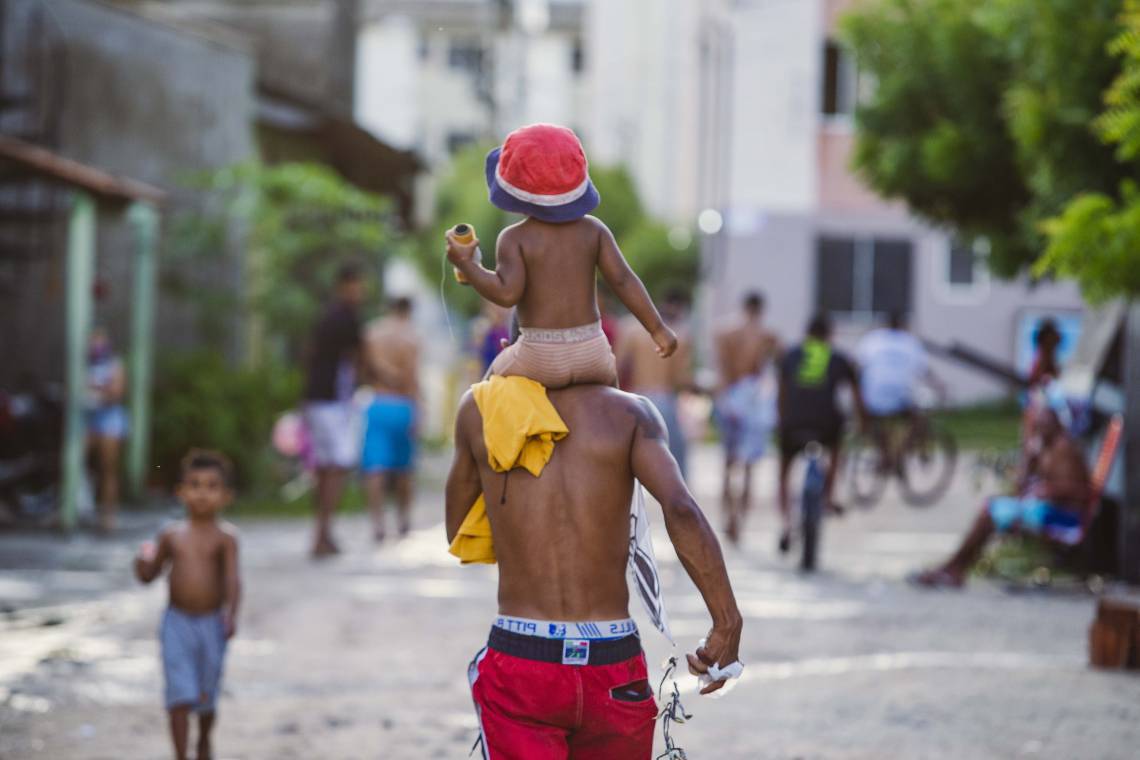 Movimentação no bairro Jangurussu, Fortaleza, na sexta-feira, 29 (Foto: Aurelio Alves/O POVO)