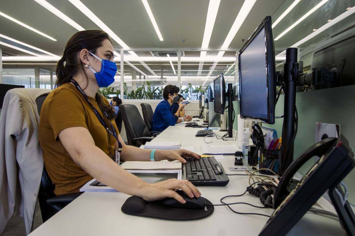 Responsabilidade do empregador pela contaminação pelo vírus pode gerar benefícios previdenciários ao trabalhador (Foto: Aurelio Alves/O POVO)