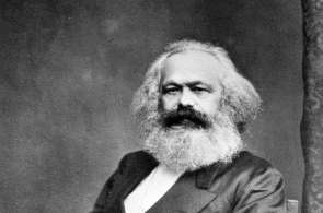 Um espectro ronda a Europa - o espectro do comunismo. Com esta frase, Karl Marx e Friedrich Engels abrem o Manifesto Comunista de 1848. Um espectro ronda a Europa - o espectro do comunismo. Com esta frase, Karl Marx e Friedrich Engels abrem o Manifesto Comunista de 1848.