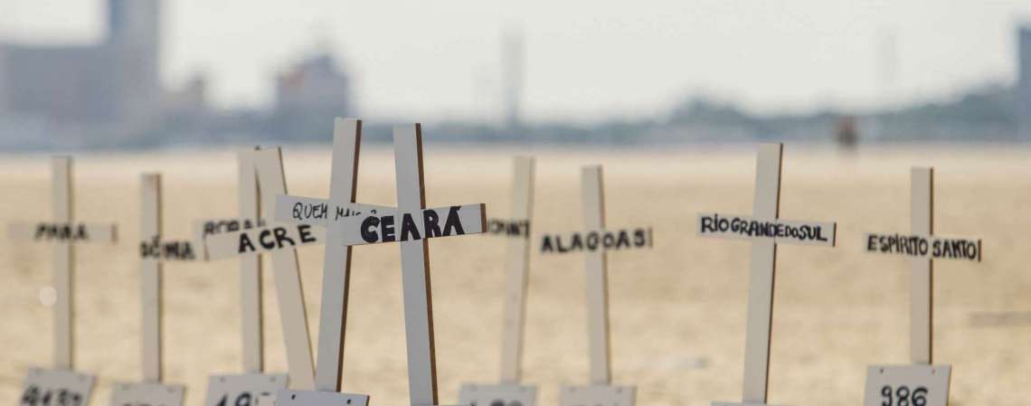 Protesto na Praia de Iracema lembrou vítimas do coronavírus (Foto: Aurélio Alves)