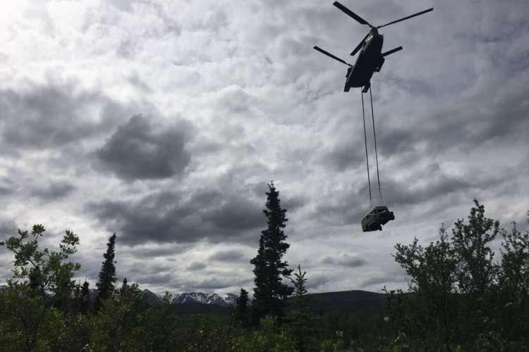 Há cerca de 60 anos o ônibus estava abandonado próximo ao rio Teklanika, a 50 km da cidade mais próxima da região