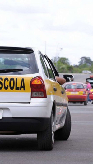 ￼OBRIGATORIEDADE de fazer autoescola foi revista e extinta em resolução