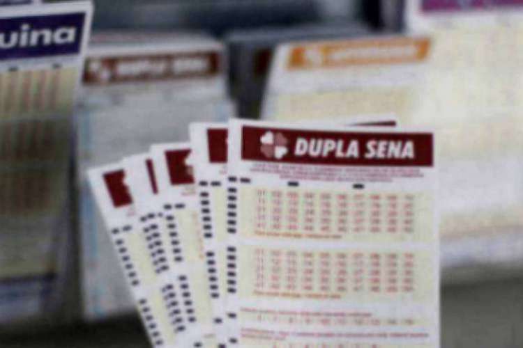 O resultado da Dupla Sena Concurso 2096 foi divulgado na noite de hoje, quinta-feira, 25 de junho (25/06), por volta das 20 horas. O pr&ecirc;mio da loteria est&aacute; estimado em R$ 6,7 milh&otilde;es