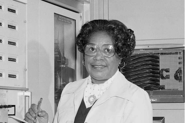 Autora de vários estudos, sobretudo acerca de voos supersônicos, ela faleceu em 2005.