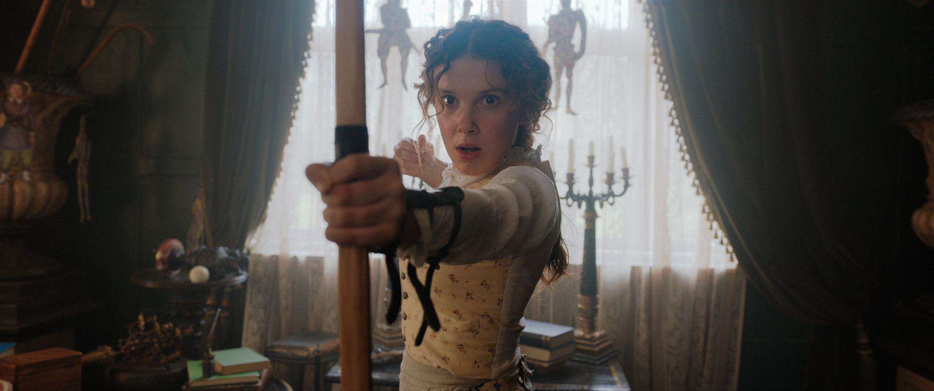 Estrela de 'Stranger Things', Millie Bobby Brown é protagonista de filme da Netflix que retrata a vida de irmã de Sherlock Holmes
 (Foto: Netflix/ Divulgação)