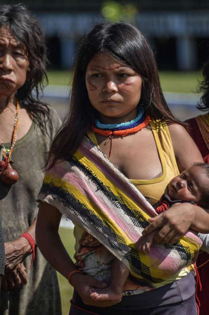 Membros do grupo étnico indígena Yanomami em Roraima (Foto: NELSON ALMEIDA / AFP)