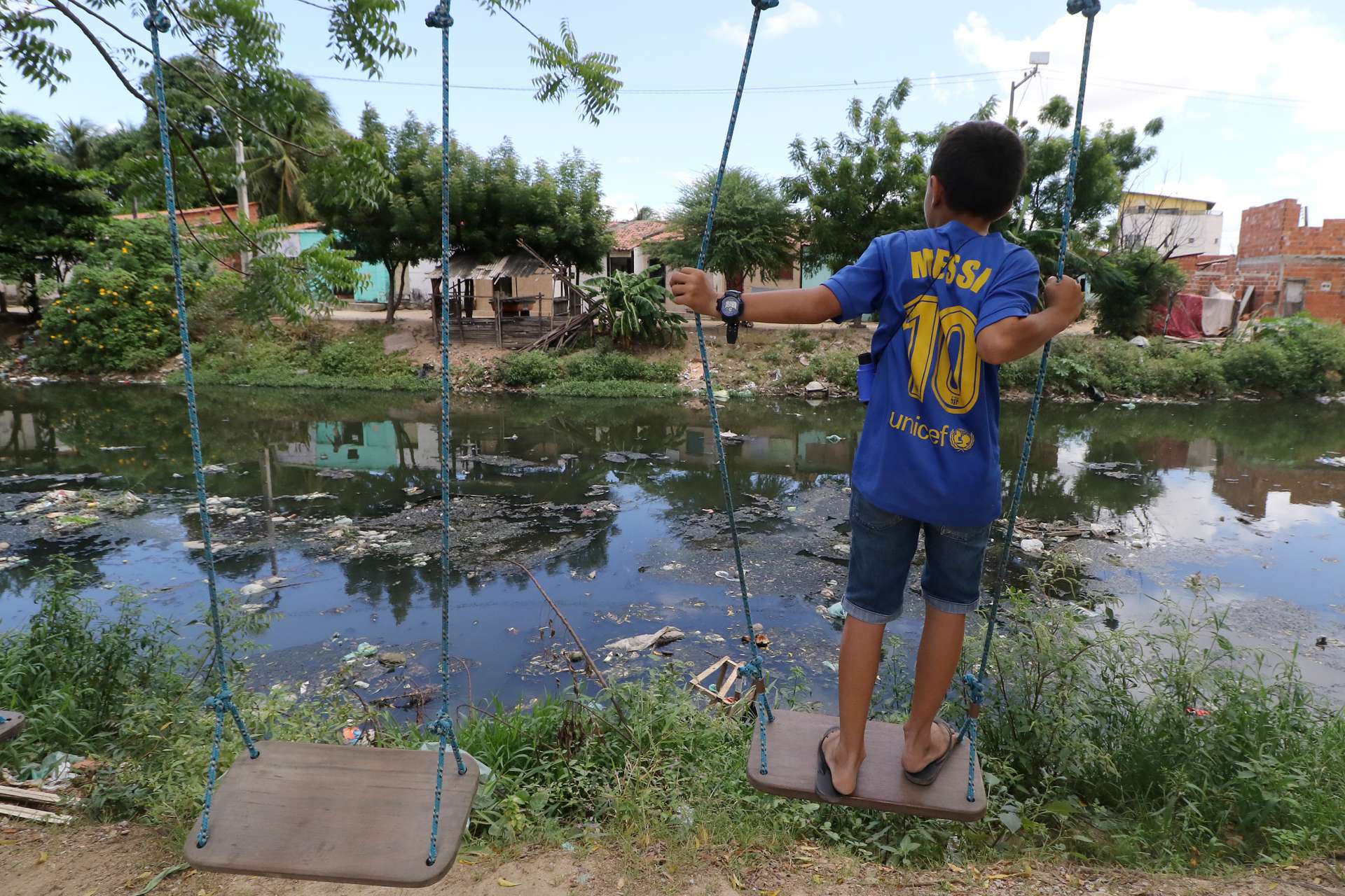 ￼População de áreas desassistidas, sobretudo as crianças, vive sob risco em Fortaleza
 (Foto: FOTOS Fabio Lima)