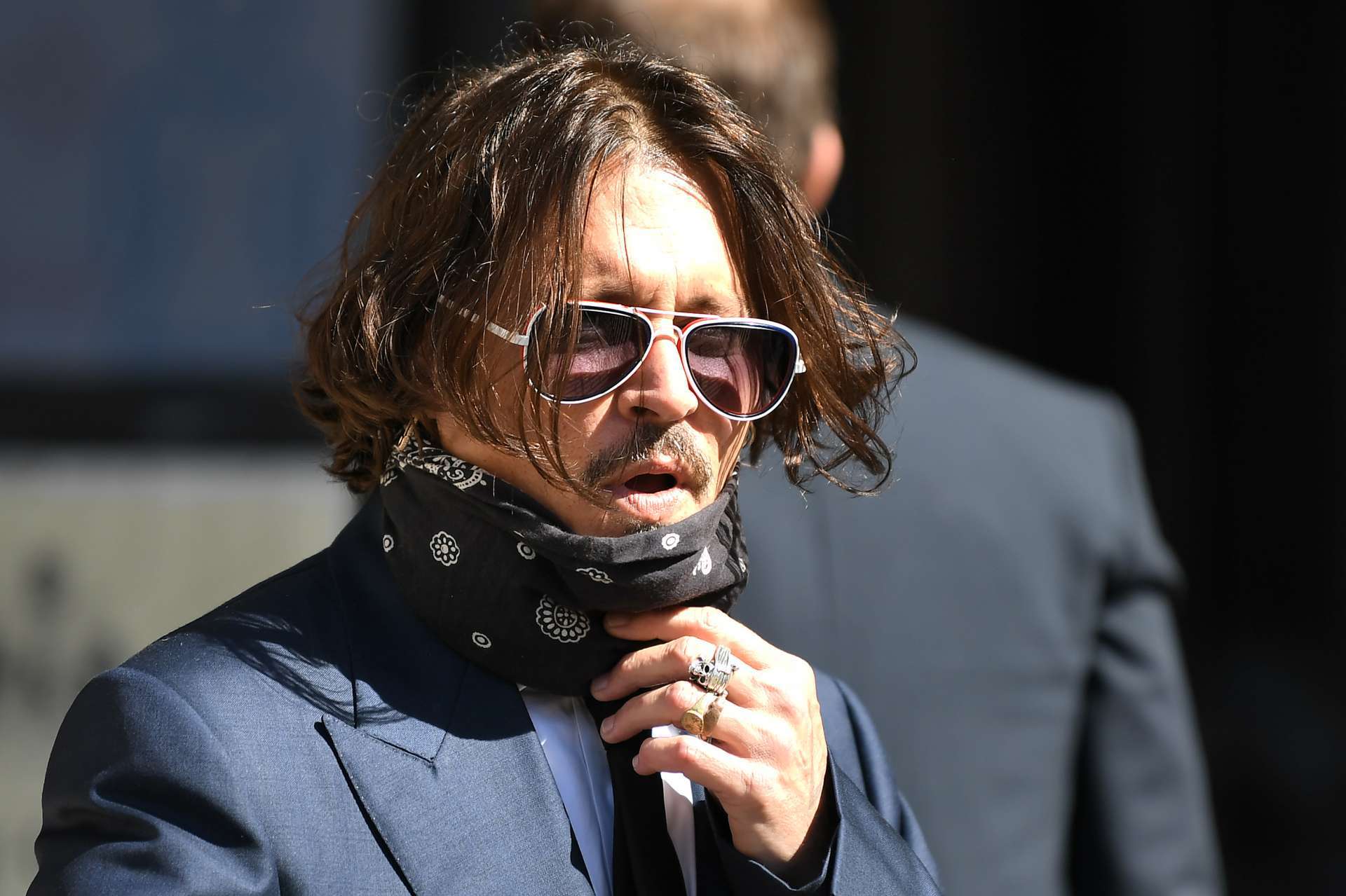 Johnny Depp perde em julgamento contra tabloide que o acusou de