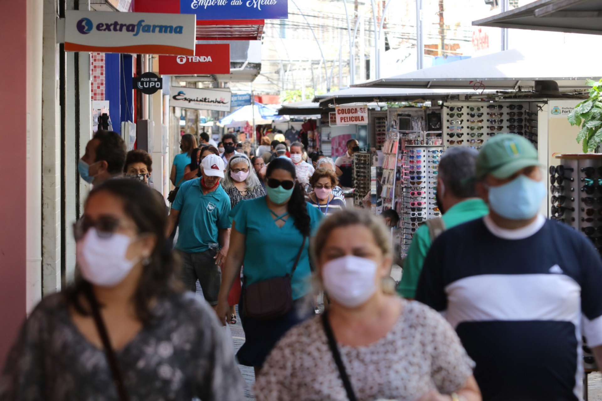 Movimentação no Centro de Fortaleza durante a pandemia de Covid-19 (Foto: Fabio Lima)