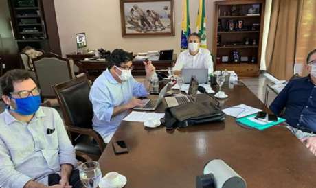 Camilo Santana fez reunião nesta sexta antes de anunciar decisões sobre reabertura