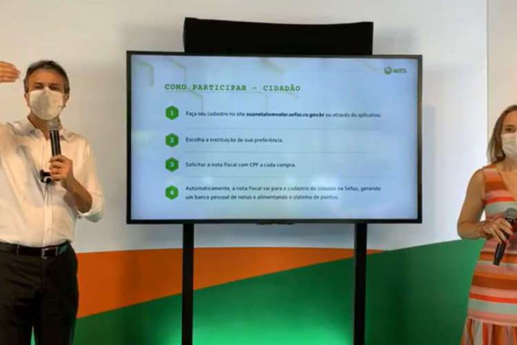 Governador Camilo Santana e a secretária da Fazenda, Fernanda Pacobahyba, no lançamento do programa Governador Camilo Santana e a secretária da Fazenda, Fernanda Pacobahyba, no lançamento do programa