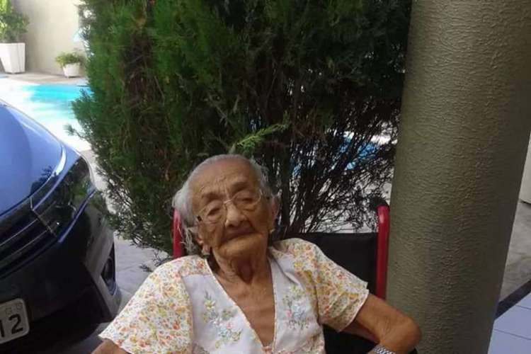 Francisca Celsa dos Santos tem 115 anos e é cearense. Ela mora em Fortaleza, no bairro Messejana