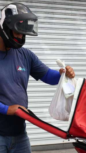 Motociclistas de app t&ecirc;m desconto de 50% no IPVA em Fortaleza 