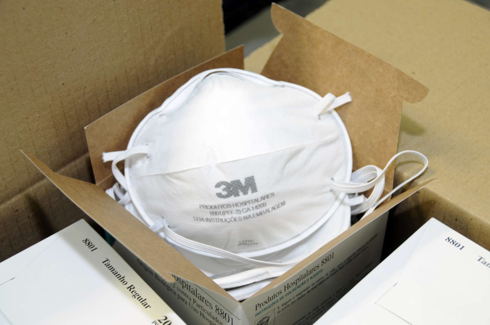 O uso obrigatório da máscara N95 havia sido estabelecido no dia 14 de janeiro para trabalhadores de estabelecimentos e serviços, como farmácias, supermercados e escolas (Foto: Divulgação)