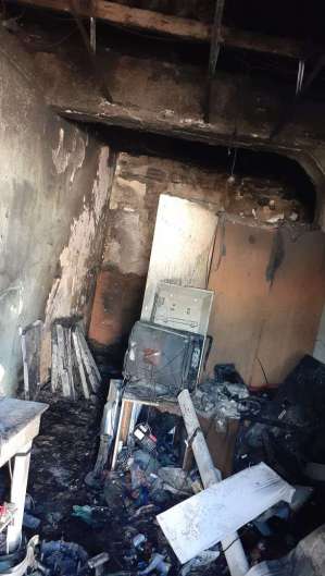 Aparelhos de TV e ventiladores foram destruídos no incêndio (Foto: Divulgação/Corpo de Bombeiros)