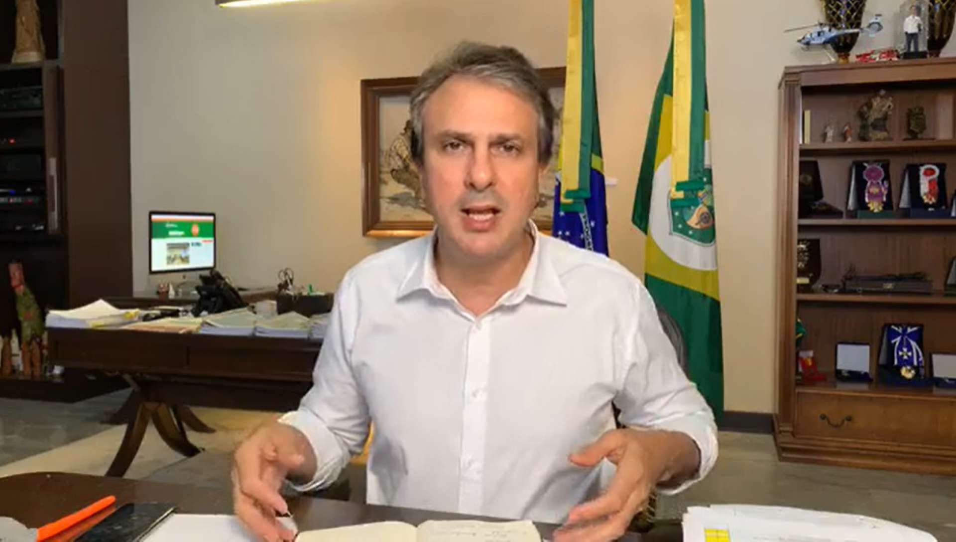 Camilo Santana, governador do Ceará, anunciará convocação de professores aprovados em concurso de 2018 em live em rede social (Foto: Reprodução/Facebook)