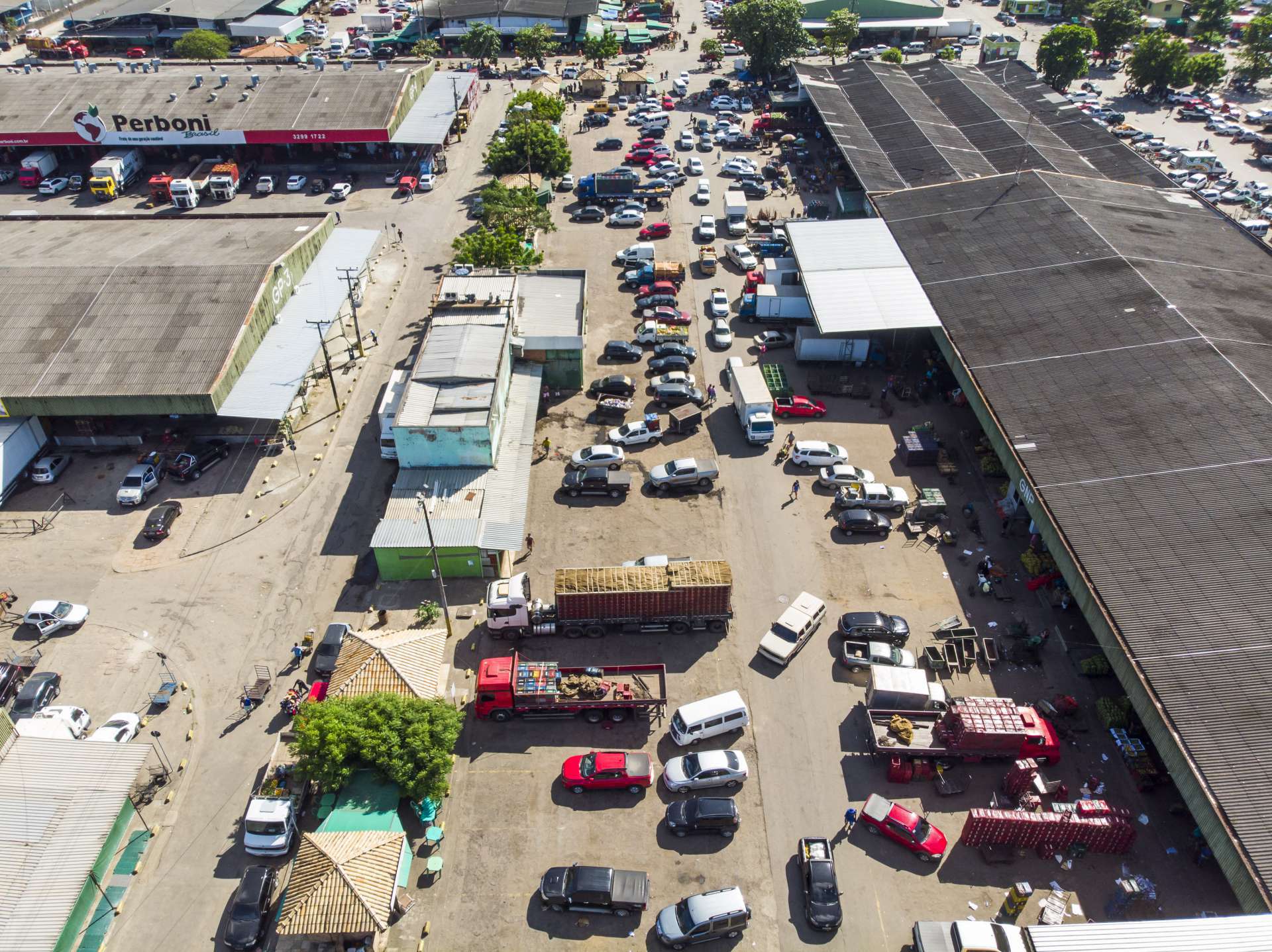 Chegada de mercadorias por transporte terrestre na Ceasa de Maracanaú(Foto: FCO FONTENELE)