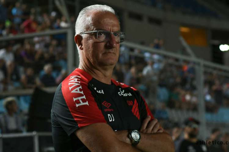 Dorival Júnior assumiu o Furacão após a saída de Tiago Nunes