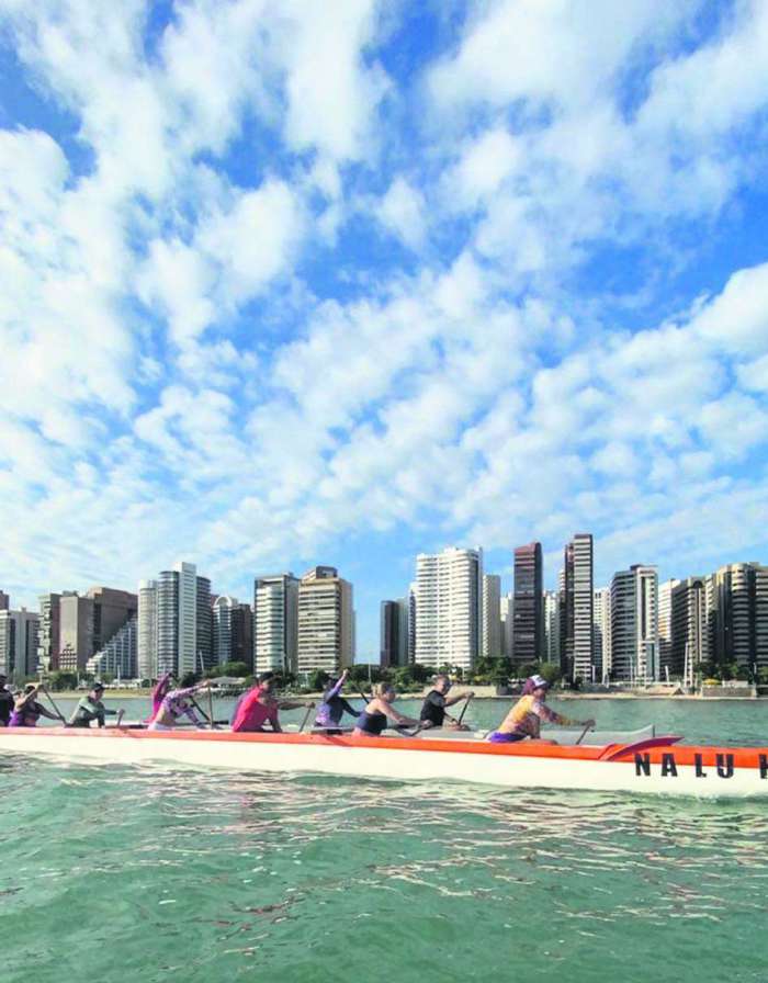 Passeios são agendados na Canoa polinésia