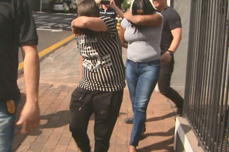 Nesta quinta-feira, 13, Jaqueline Chaves e Isabela Belchior foram à DIG com advogadas de defesa