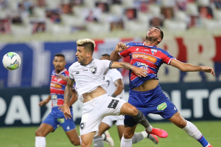 Fortaleza e Botafogo empataram sem gols no Castel&atilde;o, nos jogos de ida . (Fotos: Fabio Lima/O POVO)