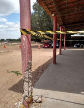 Ferragens aparentes enferrujadas foi um dos sintomas encontrados pela fiscalização.