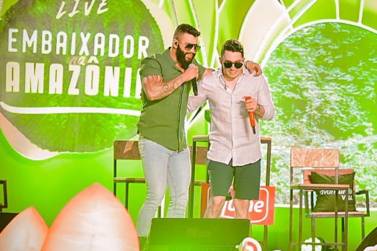 Cantor fez live no último domingo, 16, com Jonas Esticado