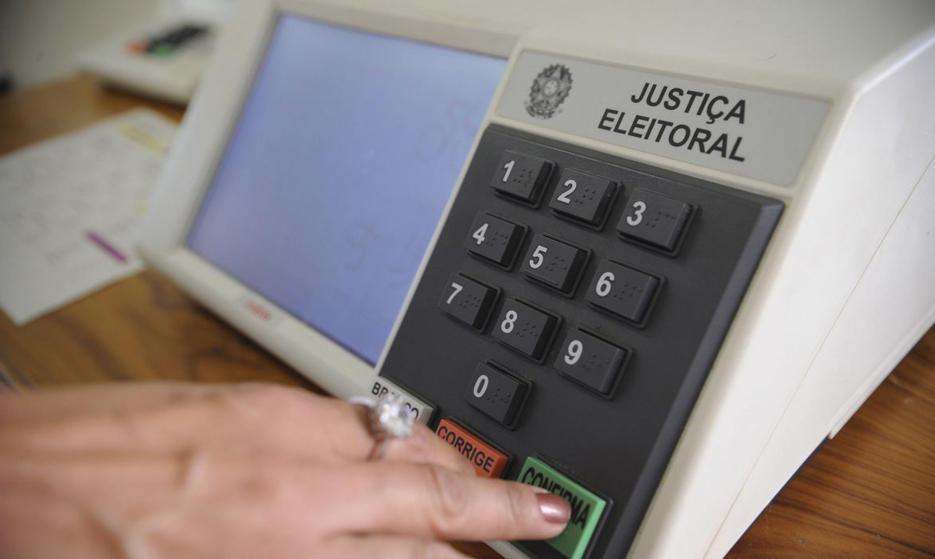 Candidatos a prefeito são registrados na Justiça Eleitoral (Foto: FABIO RODRIGUES POZZEBOM/ABR)