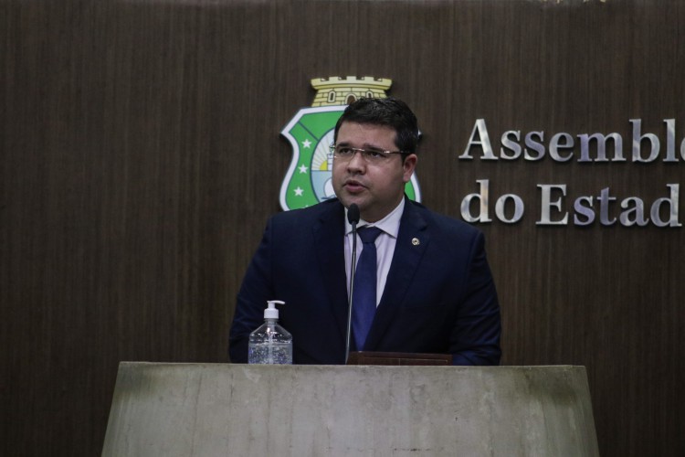 FORTALEZA, CE, BRASIL, 20.08.2020: Sessão da Assembleia Legislativa que julga o processo contra o deputado estadual André Fernandes que pode resultar na suspensão de mandato parlamentar por 30 dias. Em destaque: Dep. Bruno Pedrosa (Foto: Thais Mesquita/O POVO)
