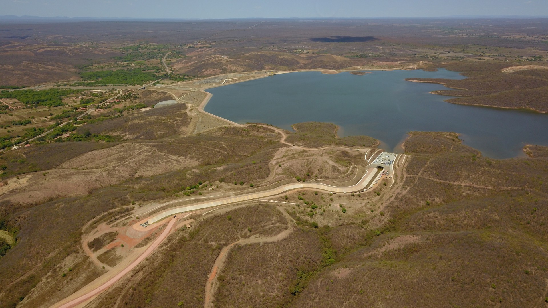Comporta do reservatório Jati, no Ceará (Foto: Francelio Cardoso / Especial para O Povo)