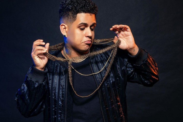 Acompanhe a agenda de transmissões ao vivo online - live - de artistas nacionais e internacionais para hoje, sexta-feira, 21 de agosto (21/08); cantor Gaab é uma das atrações da noite