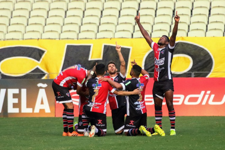 Willian Lira foi autor do primeiro gol do Ferroviário diante do Vila Nova-GO
