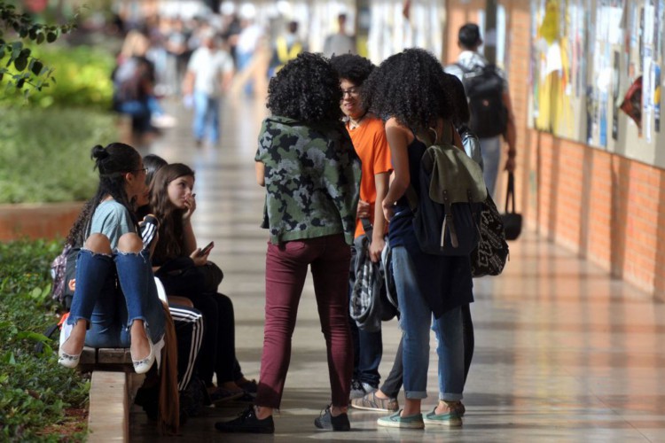 Os indicadores que tratam de índices como satisfação com a vida, preocupações e qualidade do ensino apresentaram piora entre os jovens brasileiros (Foto: Marcello Casal Jr/Agência Brasil)