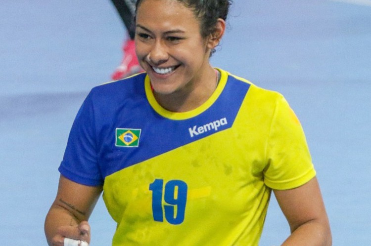 Cearense Elaine Gomes é pivô da seleção feminina de handebol do Brasil