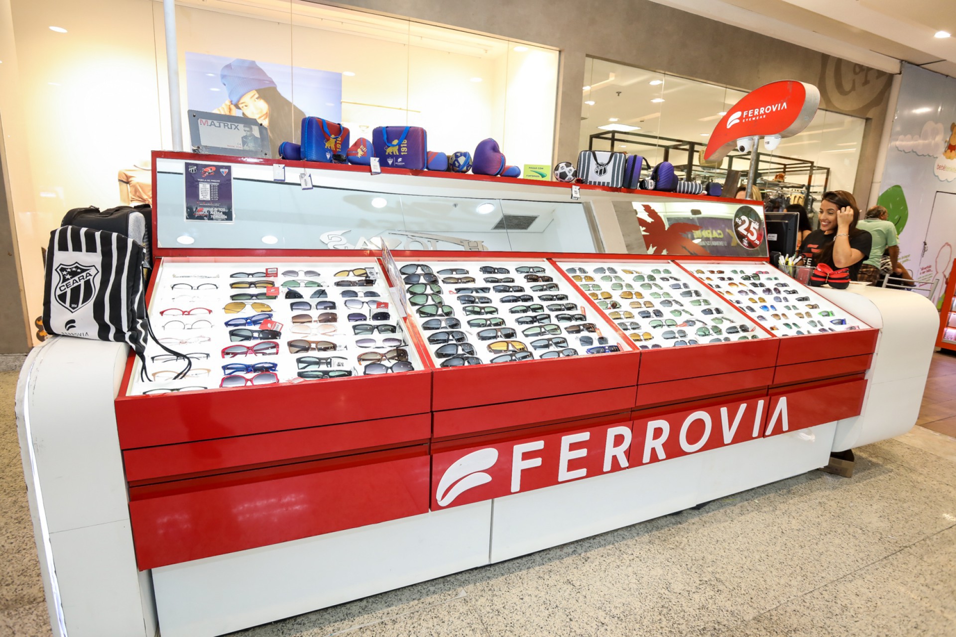 Promoção ocorre em todas as 32 lojas da Ferrovia no Ceará (Foto: Rogério Lima)