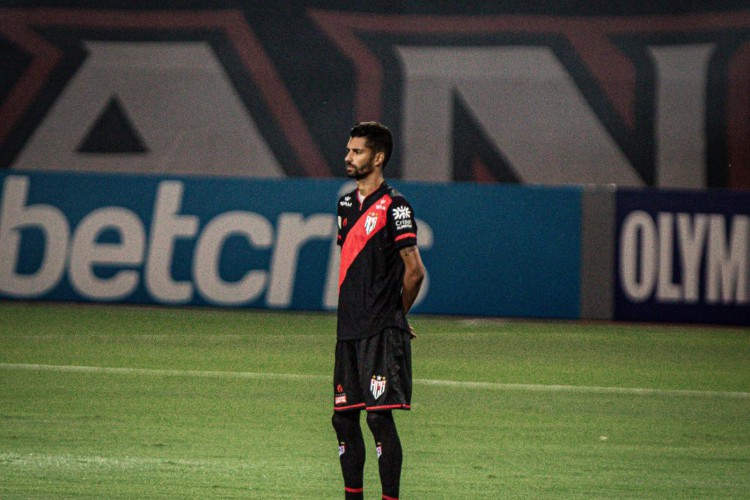 Jorginho é um dos principais jogadores do Atlético-GO