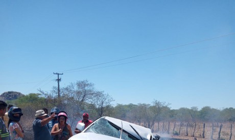 Colisão de veículos entre as cidades de Quixadá e Ibicuitinga resultou em uma morte  