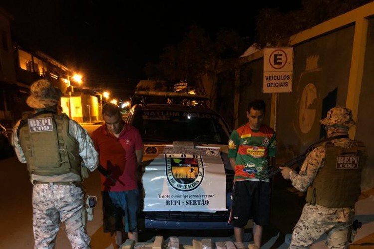 Polícia encontrou mais de 137 quilos de maconha em ônibus clandestino na cidade de Milagres. Foto:  Ascom/SSPDS