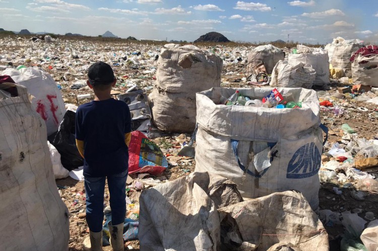 Nessa terça-feira, 8, uma criança de nove anos foi encontrada trabalhando em lixão em Quixadá 