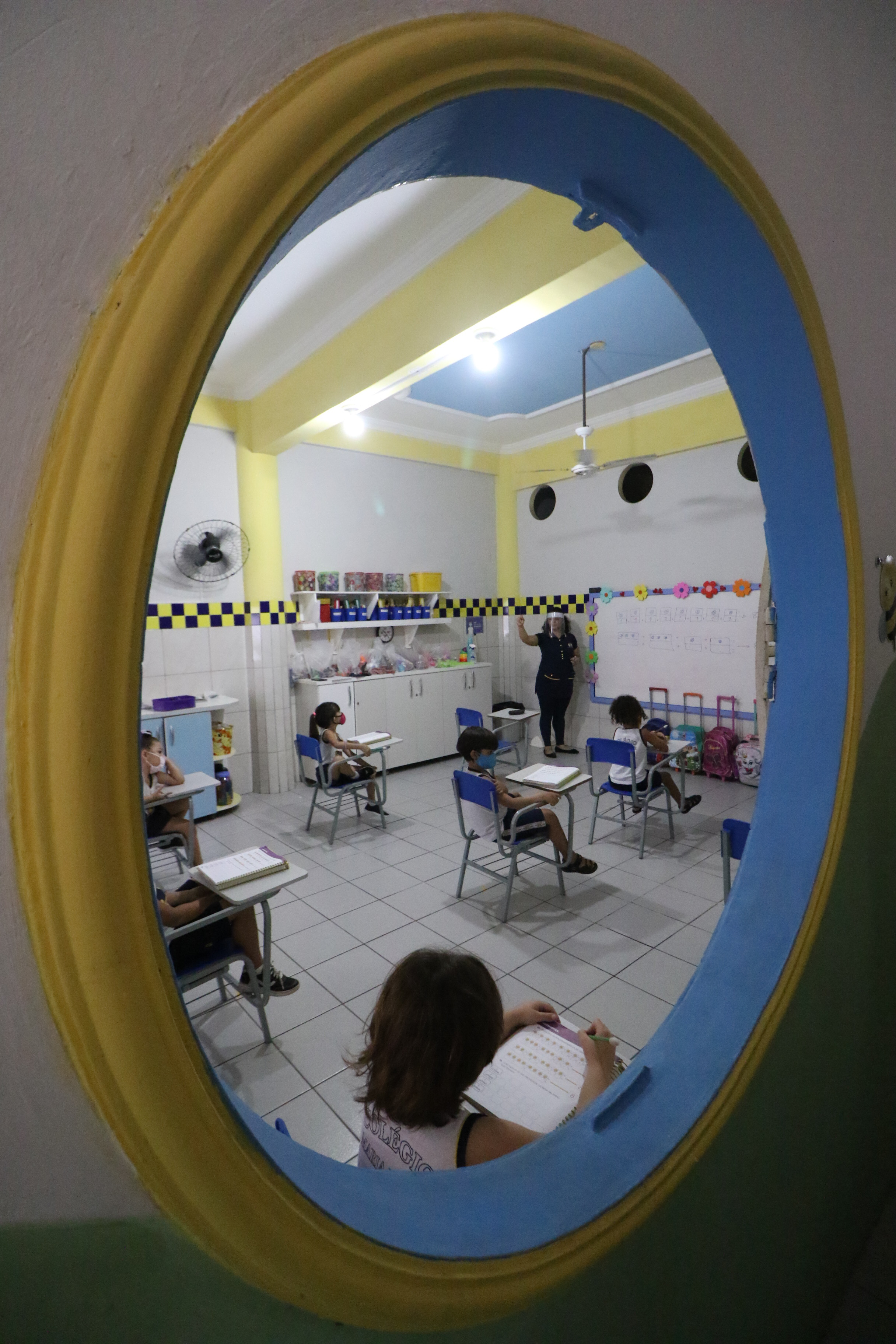 ￼PORCENTAGEM que defende retorno parcial das aulas é maior entre os que moram com estudantes da escola particular (Foto: Fabio Lima)