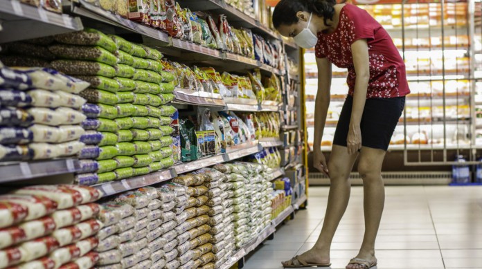 FORTALEZA, CE, BRASIL, 10.09.2020: Aumento dos preços nos produtos da cesta básica, como arroz, feijão, óleo (Foto: Thais Mesquita/O POVO)