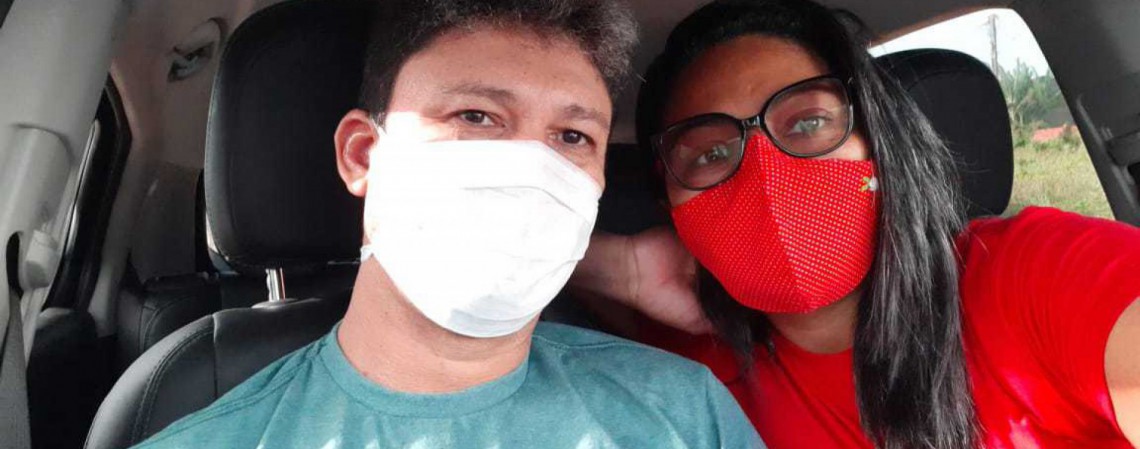 O servidor público José Neres dos Santos, 42, fez o transplante de rim no começo de agosto. Na foto, ele aparece ao lado da esposa