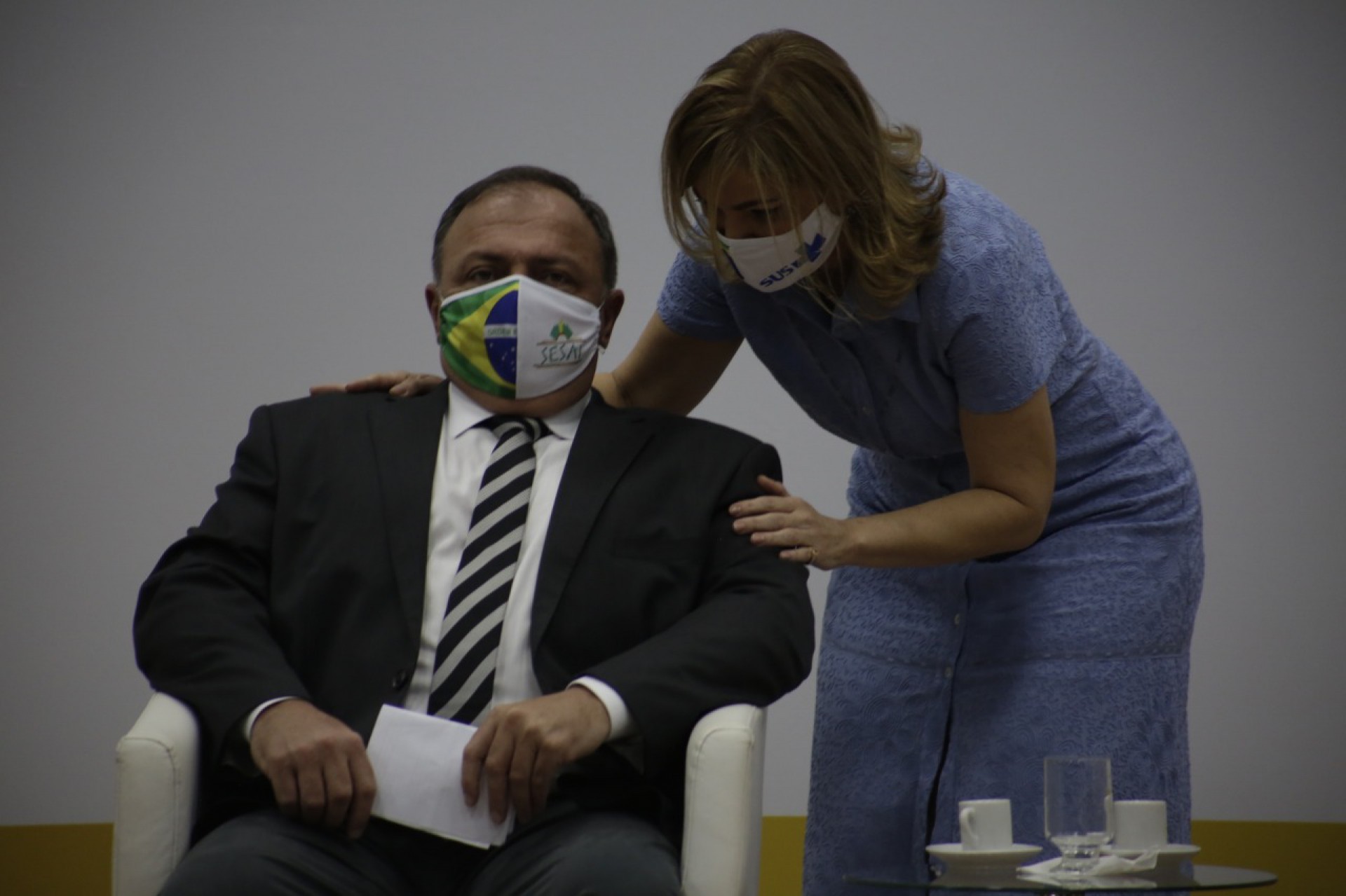 Eduardo Pazuello, ministro interino da Saúde e Mayra Pinheiro, secretária de Gestão do Trabalho e da Educação na Saúde