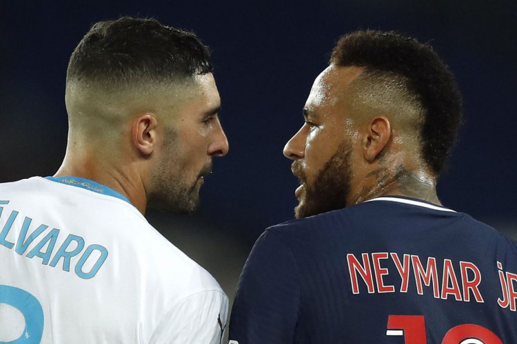 Álvaro saiu sem punição; Neymar cumpriu suspensão por tapa no zagueiro 
